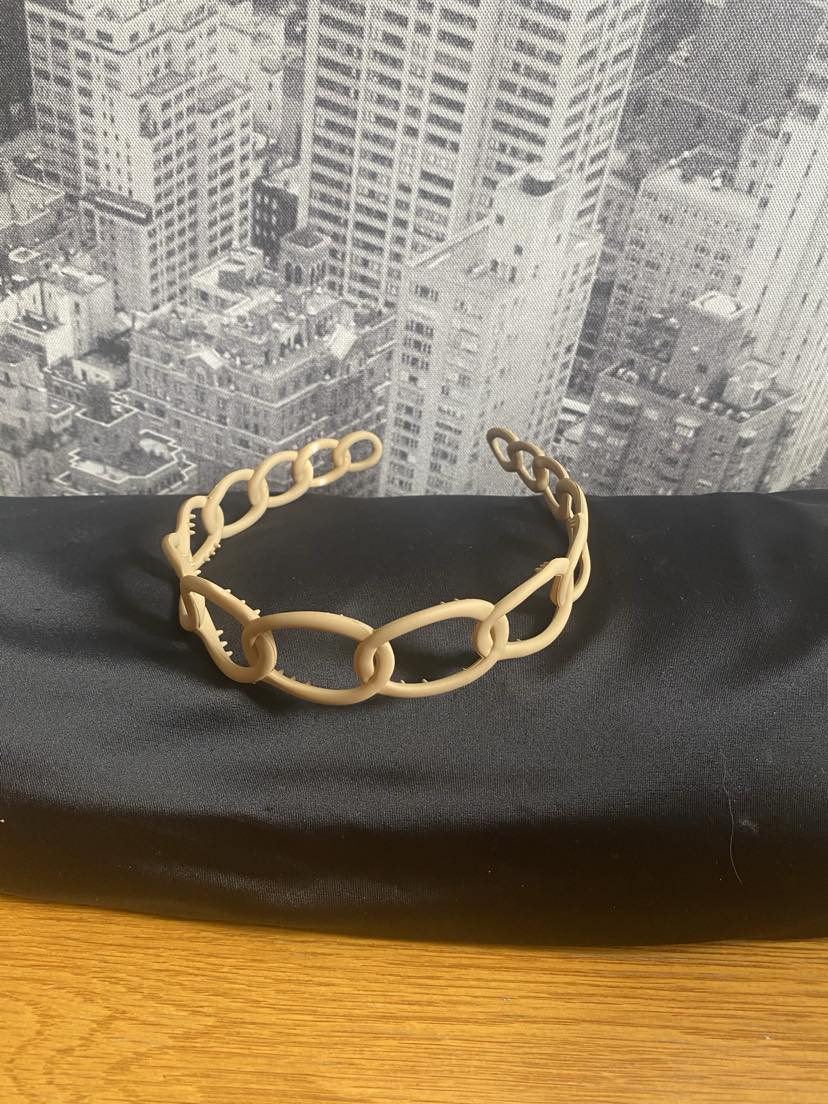 Beige Coloured Hairband In A Chain Effect pattern