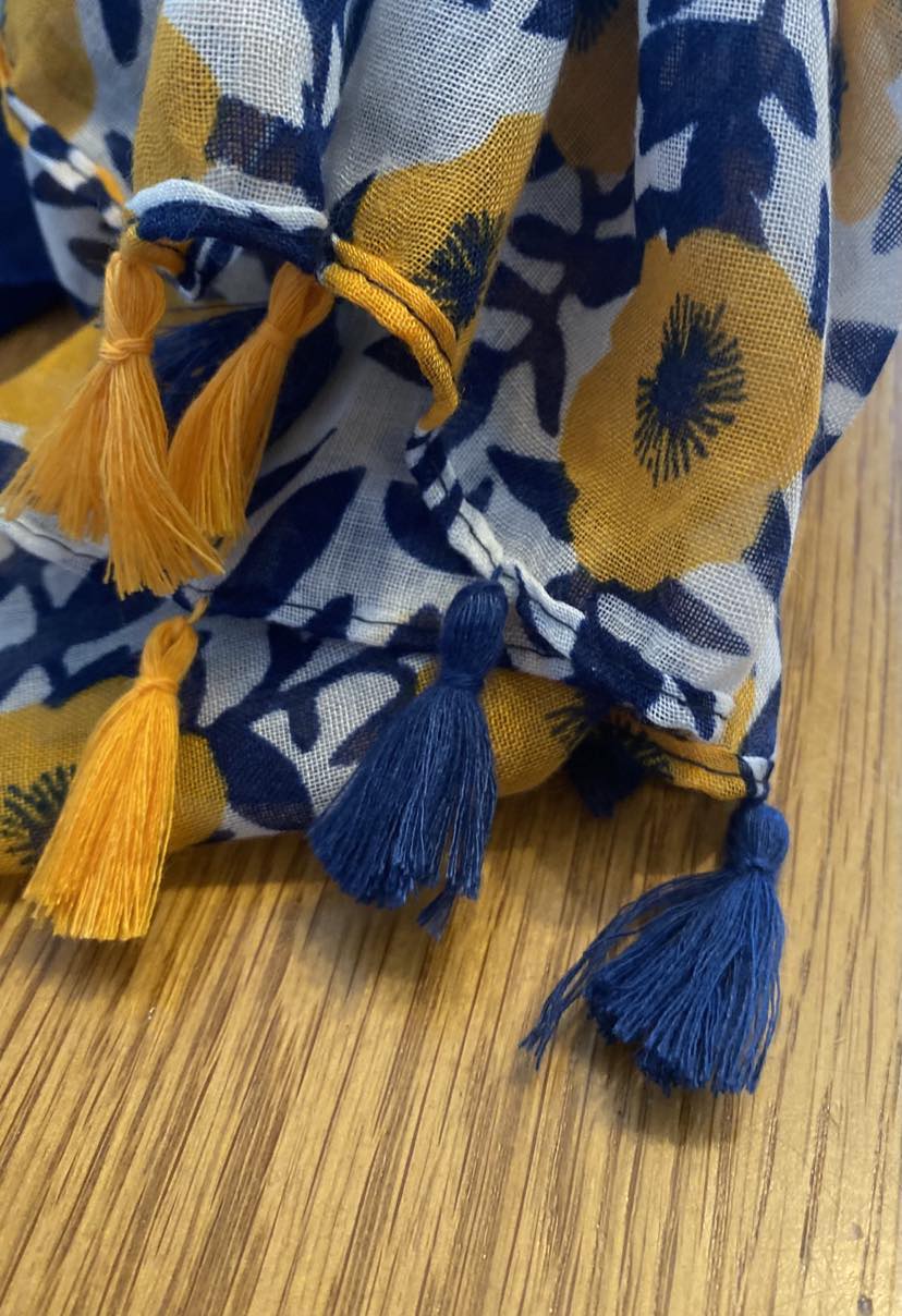 Stylish Floral Printed Scarf With Tassels