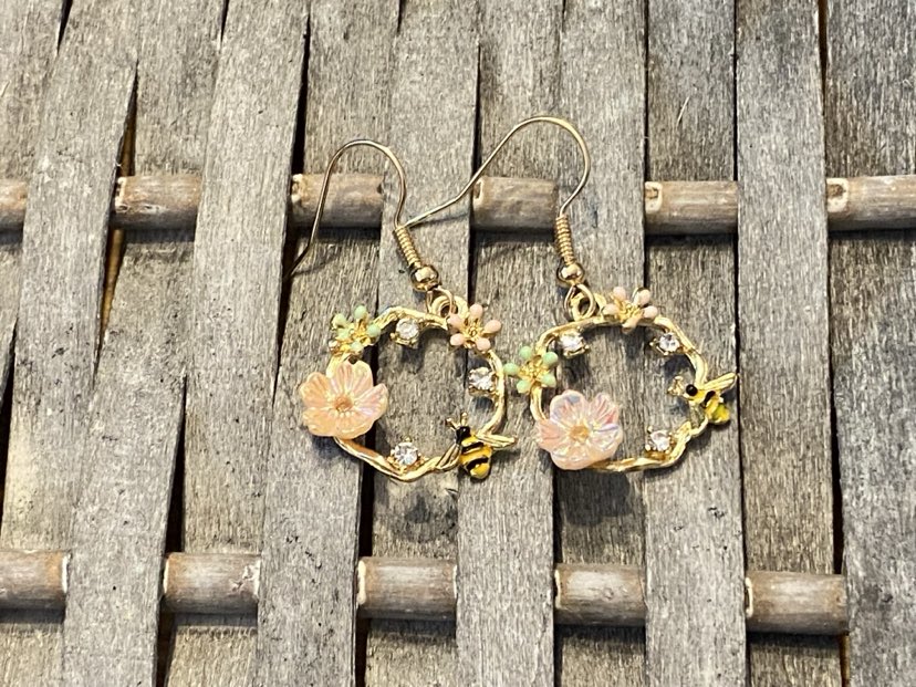 Pretty Drop Earrings With A Flower And Bee Design