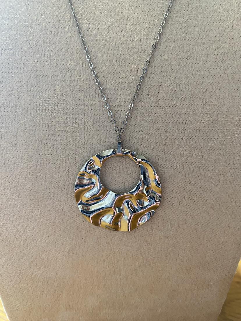 Stunning Stainless Steel Geometric Round Pendant On A Silver Coloured Chain