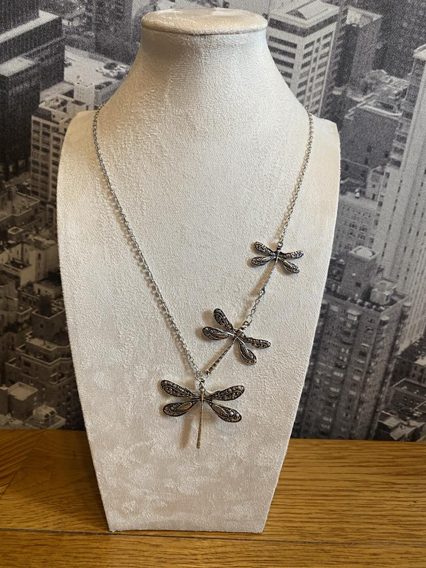 Gorgeous Bohemian Necklace With 3 Dragonfly Pendants Attached To The Chain