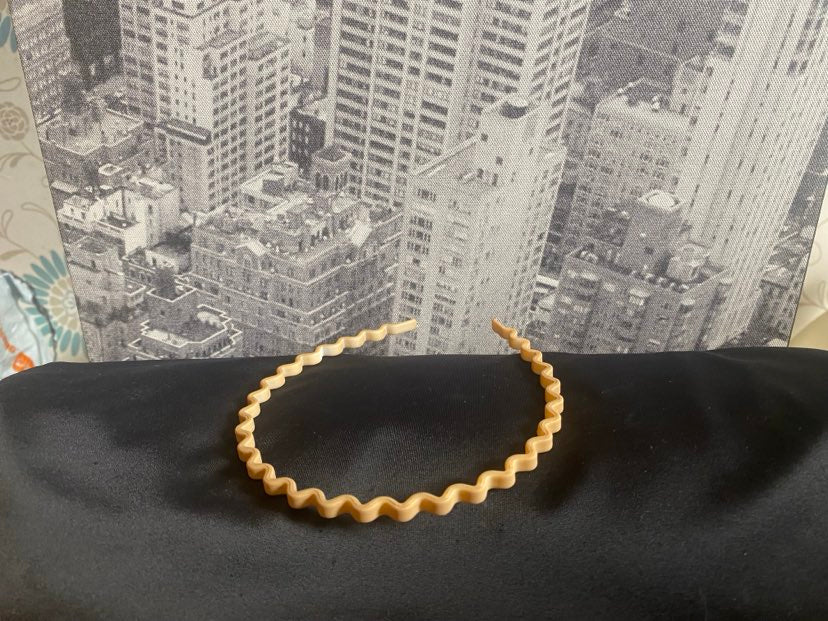 Beige Coloured Thin Hairband In A Zig-Zag Design