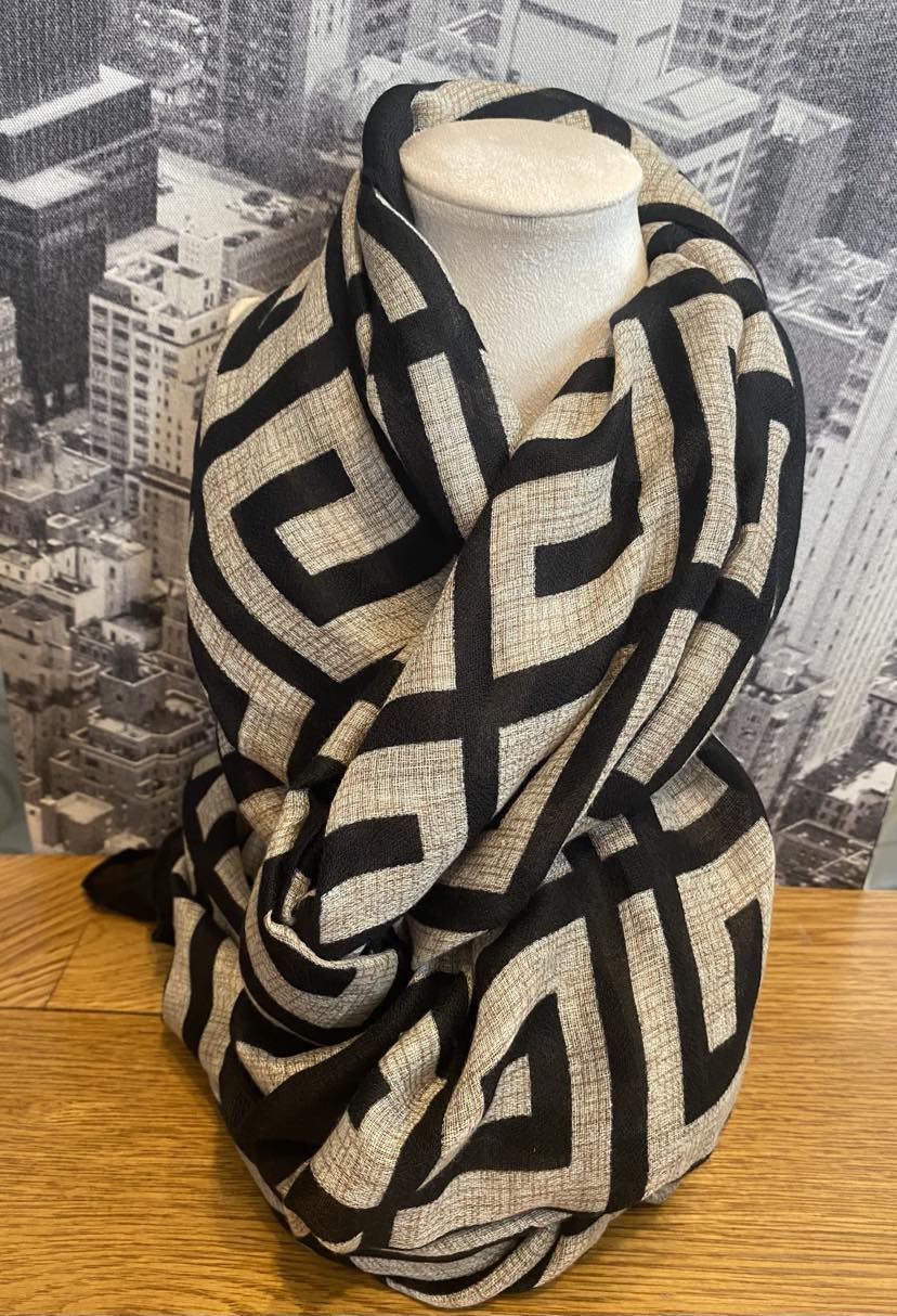 Geometric Design Striking Scarf