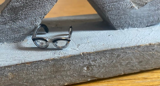 Unusual Black And Silver Glasses Ring