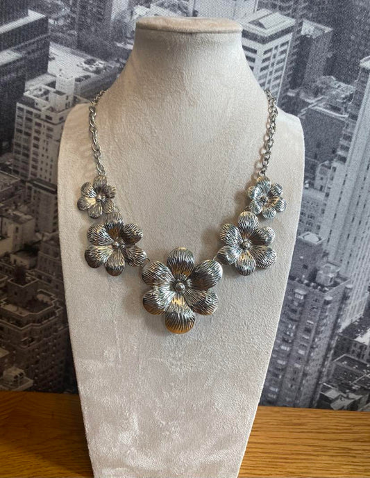 Silver Coloured Five Flower Design Chain Necklace