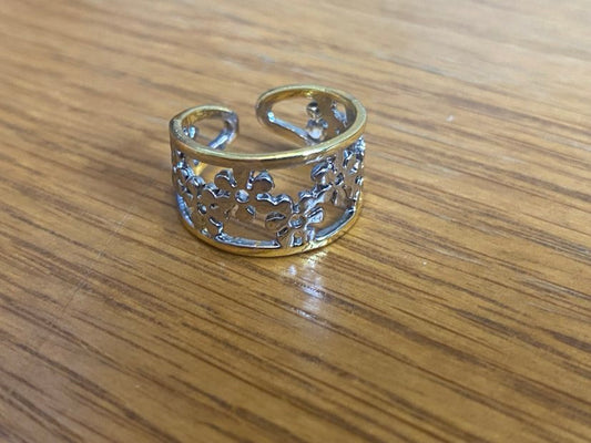 Chunky Daisy Pattern Adjustable Ring