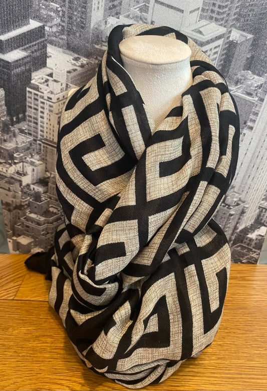 Geometric Design Striking Scarf