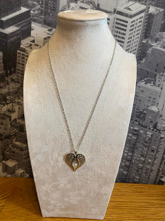 Beautiful Angel Wings Pendant And Chain In A Silver Colour